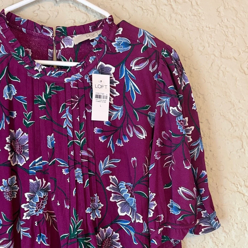 NWT LOFT Plum Floral Pintuck Short Sleeve Blouse - Picture 3 of 4